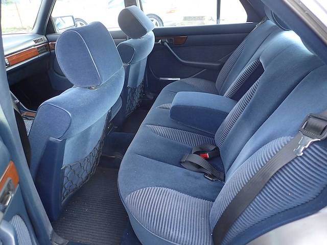 Mercedes - s klasse - 280 se - oldtimer - afbeelding 42 van  51