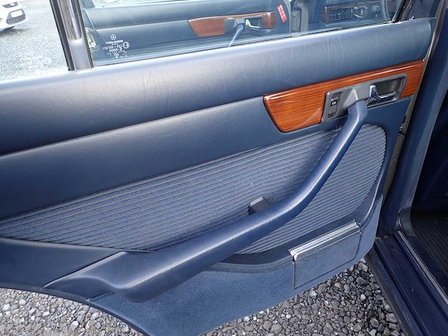 Mercedes - s klasse - 280 se - oldtimer - afbeelding 44 van  51