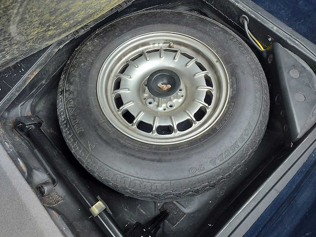 Mercedes - sec - 380 sec - oldtimer - afbeelding 16 van  19