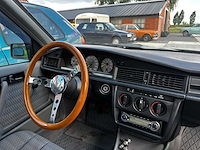Mercedes - sedan - 190e - oldtimer - afbeelding 2 van  13