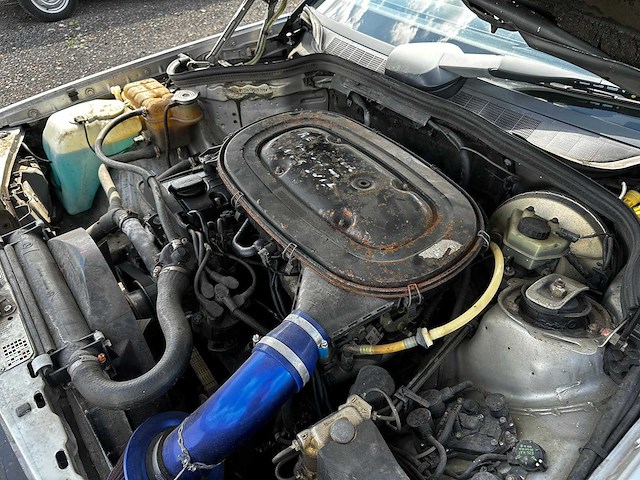 Mercedes - sedan - 190e - oldtimer - afbeelding 4 van  13
