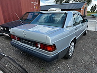 Mercedes - sedan - 190e - oldtimer - afbeelding 11 van  13