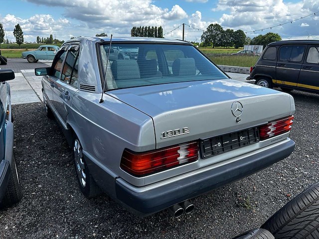 Mercedes - sedan - 190e - oldtimer - afbeelding 12 van  13