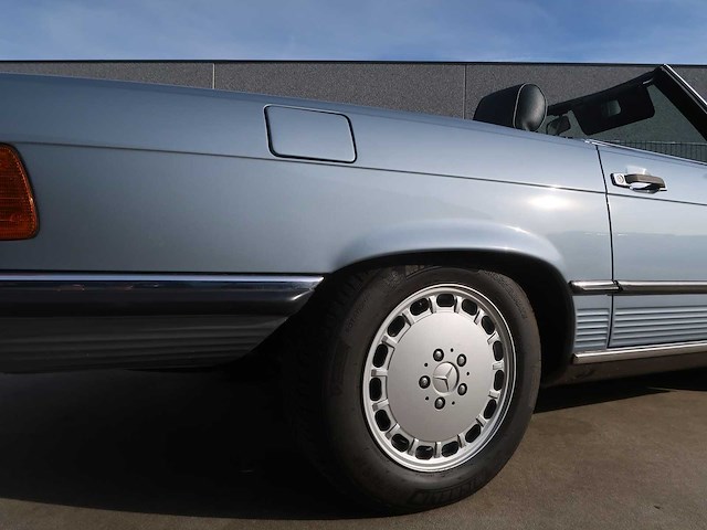 Mercedes - sl 500 - 107 - classic cars >15 - afbeelding 1 van  3