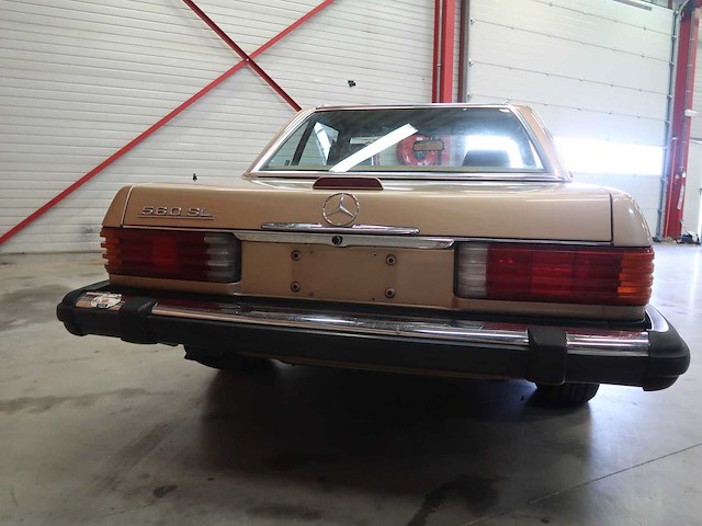 Mercedes - sl 560 - 107 - classic cars >15 - afbeelding 1 van  11