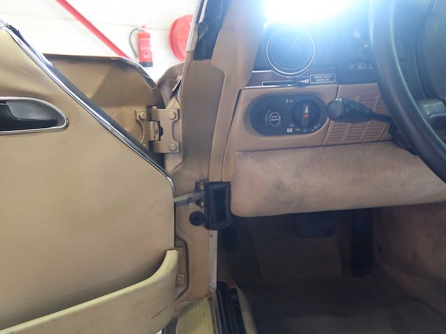 Mercedes - sl 560 - 107 - classic cars >15 - afbeelding 5 van  11