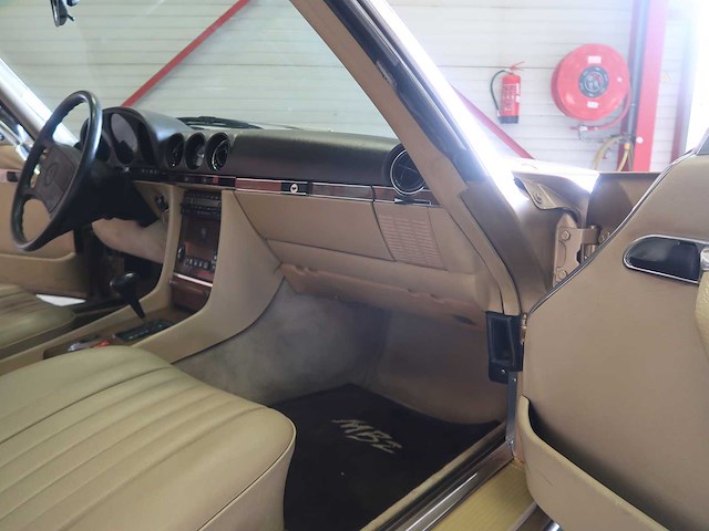 Mercedes - sl 560 - 107 - classic cars >15 - afbeelding 6 van  11