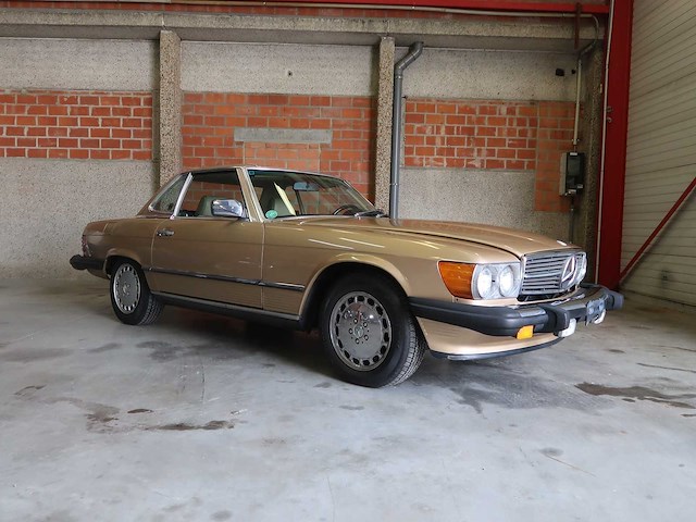 Mercedes - sl 560 - 107 - classic cars >15 - afbeelding 10 van  11