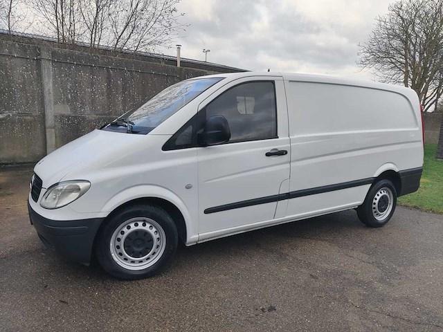 Mercedes - vito - van - afbeelding 10 van  12