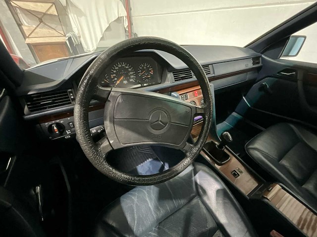 Mercedes 124c vintage auto's - afbeelding 3 van  23