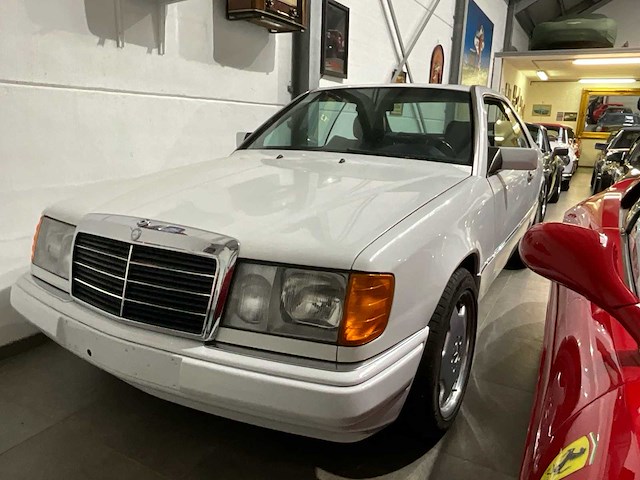 Mercedes 124c vintage auto's - afbeelding 1 van  23