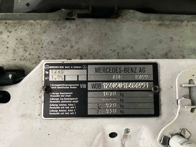 Mercedes 124c vintage auto's - afbeelding 15 van  23