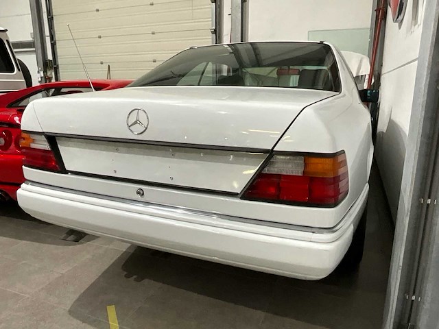 Mercedes 124c vintage auto's - afbeelding 18 van  23