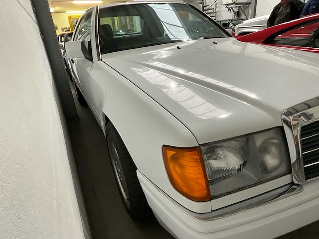 Mercedes 124c vintage auto's - afbeelding 19 van  23