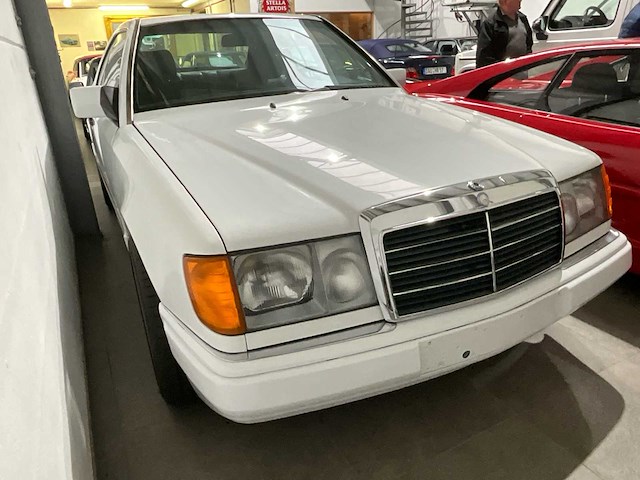 Mercedes 124c vintage auto's - afbeelding 20 van  23