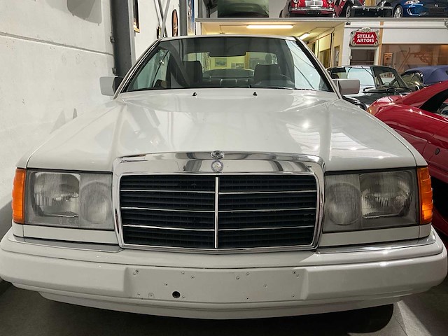 Mercedes 124c vintage auto's - afbeelding 21 van  23