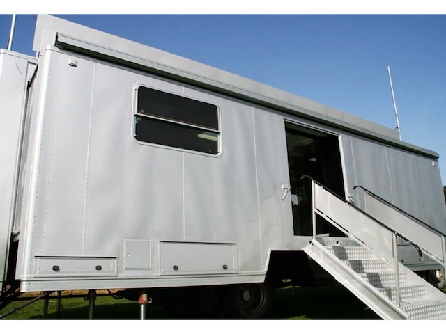Mercedes 1419 event truck/roadshow truck/presentatieruimte 40m2 - afbeelding 12 van  34