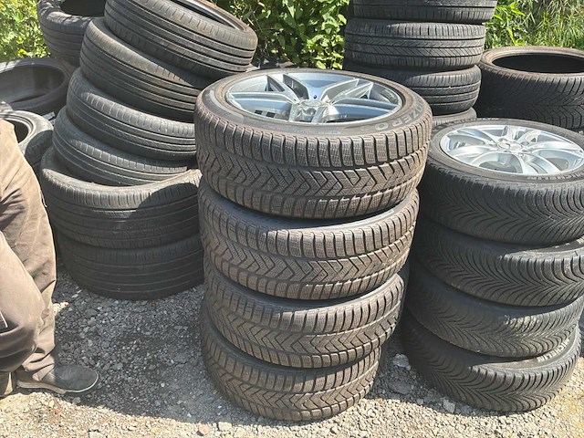 Mercedes 19 inch set van 4 banden voor mercedes amg origineel + velgen met sensoren - afbeelding 1 van  12