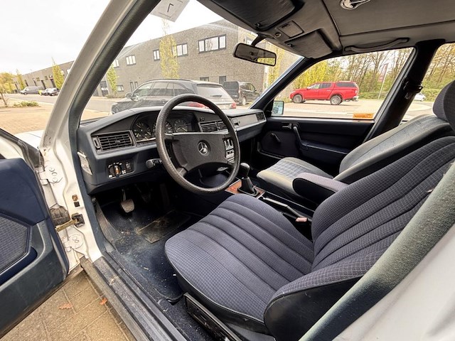 Mercedes 190, 1986 - afbeelding 2 van  30