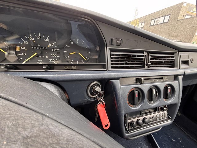 Mercedes 190, 1986 - afbeelding 9 van  30