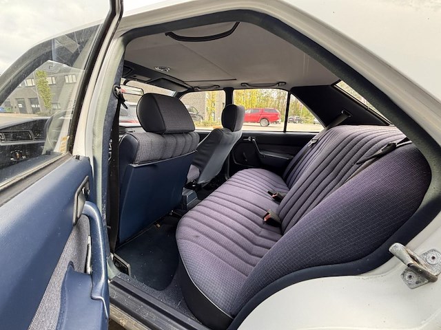 Mercedes 190, 1986 - afbeelding 11 van  30