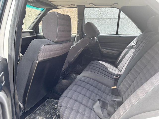 Mercedes 190e, 1989 - afbeelding 11 van  32