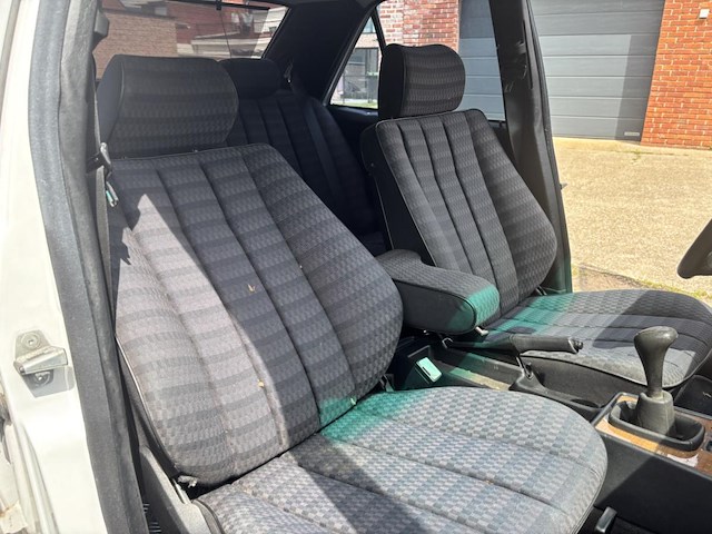 Mercedes 190e, 1989 - afbeelding 16 van  32