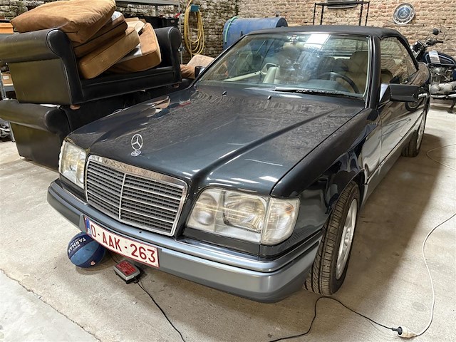 Mercedes 220 cabrio - afbeelding 1 van  24