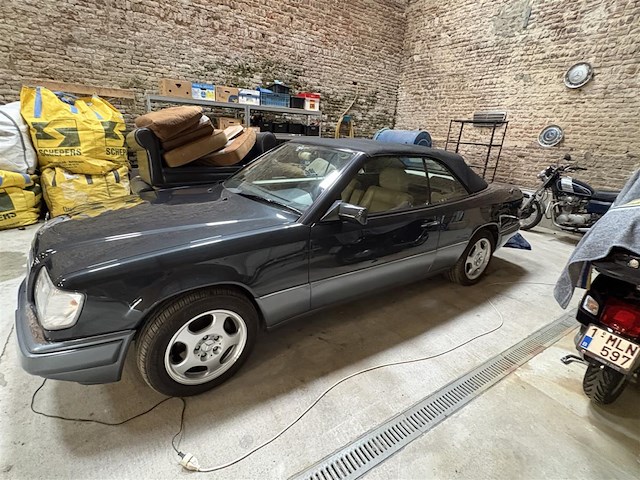 Mercedes 220 cabrio - afbeelding 12 van  24