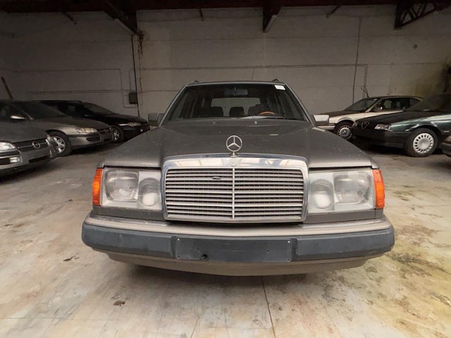 Mercedes 230, 1990 - afbeelding 2 van  18