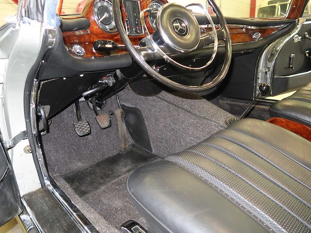 Mercedes 250 se coupe - afbeelding 33 van  66