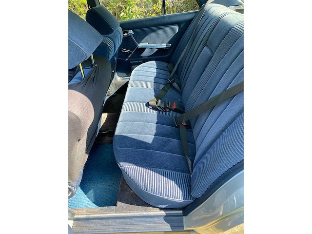 Mercedes 250 w123 vintage auto's > 15 - afbeelding 3 van  17