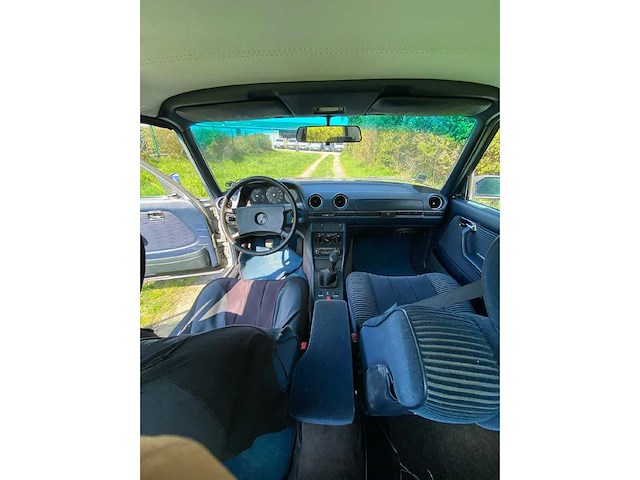 Mercedes 250 w123 vintage auto's > 15 - afbeelding 6 van  17