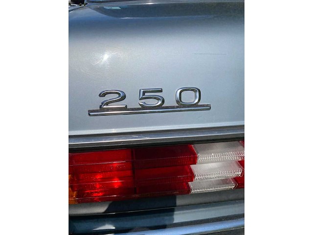 Mercedes 250 w123 vintage auto's > 15 - afbeelding 8 van  17