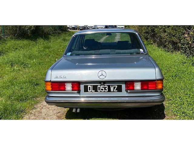 Mercedes 250 w123 vintage auto's > 15 - afbeelding 11 van  17