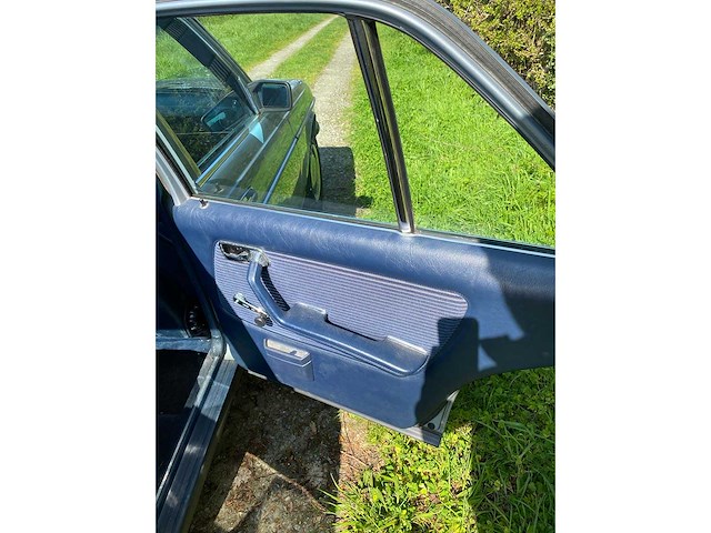 Mercedes 250 w123 vintage auto's > 15 - afbeelding 16 van  17