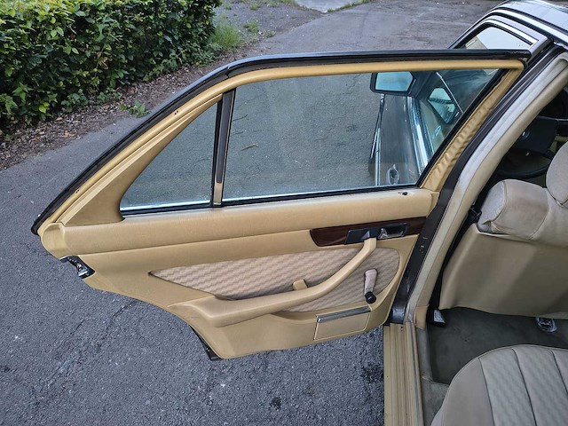 Mercedes 280s - 1983 - afbeelding 4 van  22