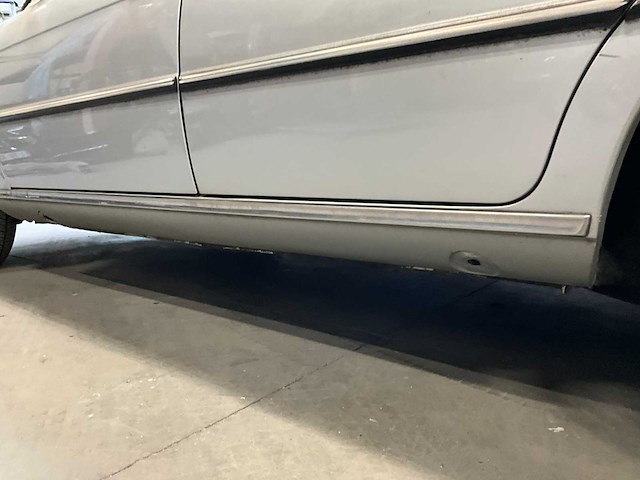 Mercedes 280se oldtimer - afbeelding 8 van  29