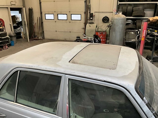 Mercedes 280se oldtimer - afbeelding 13 van  29