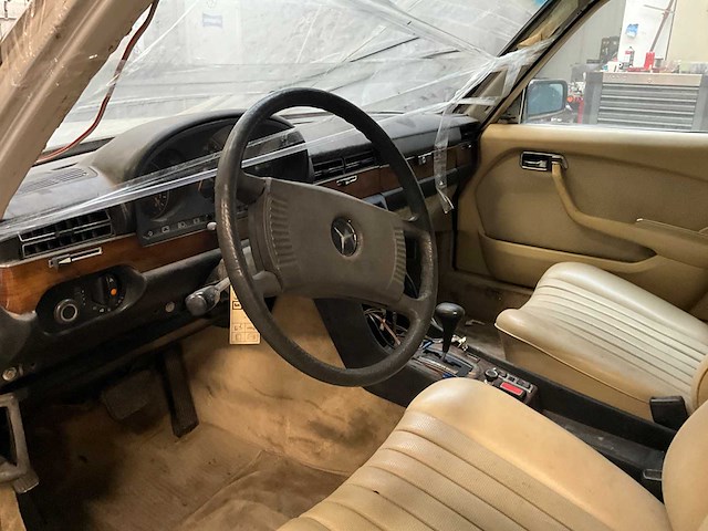 Mercedes 280se oldtimer - afbeelding 15 van  29