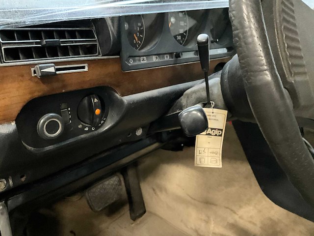 Mercedes 280se oldtimer - afbeelding 18 van  29