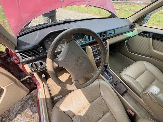 Mercedes 300 - afbeelding 2 van  21