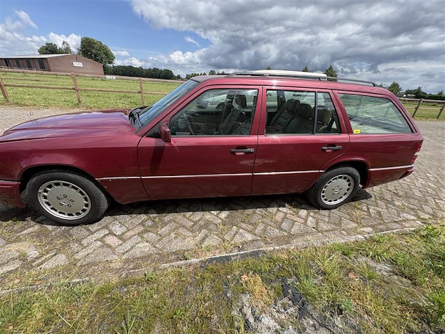 Mercedes 300 - afbeelding 12 van  21