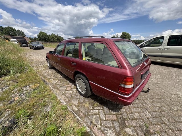 Mercedes 300 - afbeelding 15 van  21