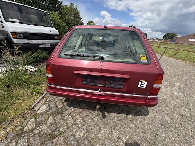 Mercedes 300 - afbeelding 16 van  21