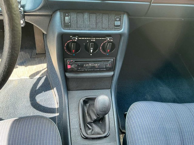 Mercedes 300d oldtimer - afbeelding 4 van  22