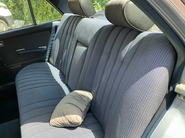 Mercedes 300d oldtimer - afbeelding 8 van  22