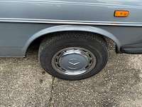 Mercedes 300d oldtimer - afbeelding 14 van  22