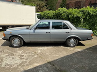 Mercedes 300d oldtimer - afbeelding 12 van  22