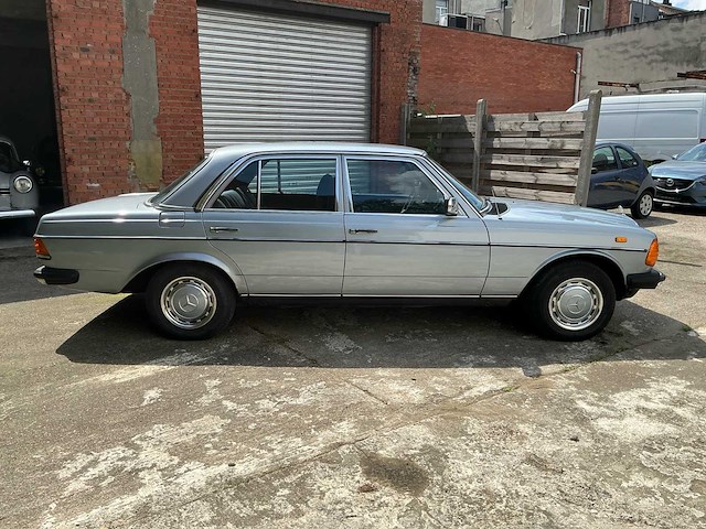Mercedes 300d oldtimer - afbeelding 19 van  22